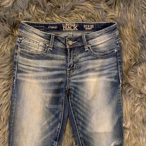 Buckle Black 27x32 skinny jean. Straight leg